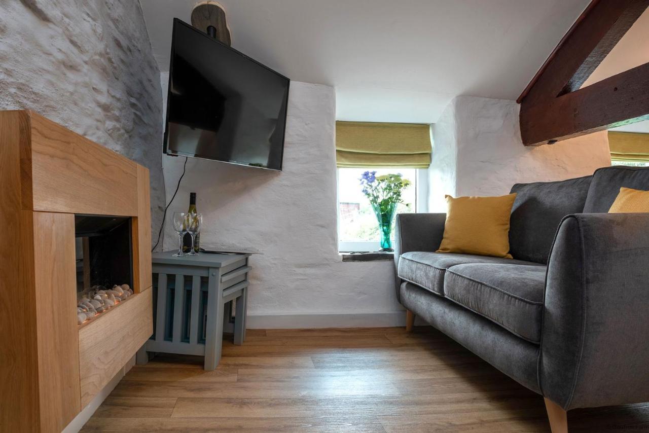 Dog Friendly Cottage, Geufron Farm Near Tywyn *